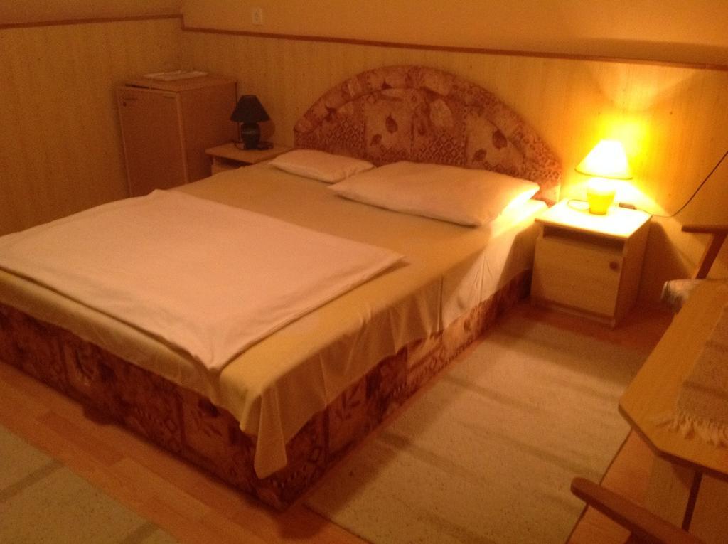 Club Torony Hotel Zimmer foto